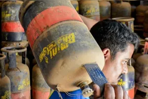 Bareilly : एलपीजी सिलेंडर के बिना कैटरर्स कारोबार चौपट...ऑर्डर हो रहे निरस्त 