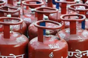 Uttrakhand: घरेलू गैस सिलेंडर की कमी नहीं, अफवाह फैलाई तो होगी कार्रवाई