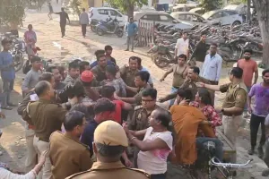 Bareilly: थाने के अंदर भिड़े दो समुदाय के लोग, हंगामे के बाद फूले पुलिस के हाथ-पांव