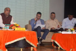 Bareilly : मंत्री की फटकार, युवाओं के उद्यमी बनने में बैंक बन रहे रोड़ा