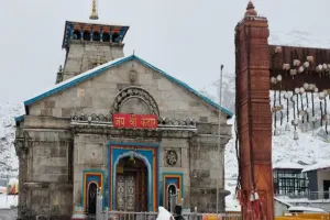 केदारनाथ धाम में बर्फ की चादर के बीच सुरक्षा चाक-चौबंद: पुलिस-ITBP जवान शून्य से नीचे तापमान में भी अडिग