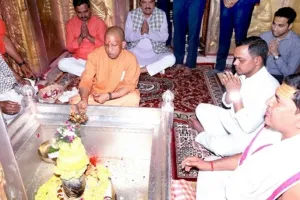 सीएम योगी ने काशी विश्वनाथ धाम में किया पूजन-अर्चन, ‘काशी कोतवाल’ काल भैरव के चरणों में झुकाया शीश