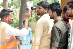 परीक्षा के बाद चारबाग स्टेशन पर उमड़ी भीड़... सीट के लिए मारामारी, बस अड्डों पर भी रही भीड़