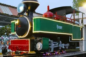  लखनऊ जंक्शन पर रेलवे का गौरवशाली इतिहास हुआ जीवंत: 1926 का विंटेज स्टीम इंजन ‘ऐरावत’ अब बन गया आकर्षण का केंद्र