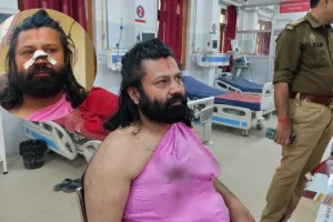 ट्रेन में खौफनाक हमला: स्वामी अविमुक्तेश्वरानंद पर केस करने वाले आशुतोष ब्रह्मचारी की नाक काटने की कोशिश, टॉयलेट में छिपकर बचाई जान