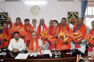 नामित पार्षद बोले हर वार्ड में कराएंगे विकास, शासन से नामित 10 पार्षदों को महापौर ने दिलाई शपथ