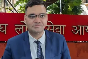 IAS Rinku Singh Rahi : पीसीएस अफसर बनकर 100 करोड़ का घोटाला खोला, सात गोलियां खाईं और अब आईएएस बनने के बाद नौकरी से दे दिया इस्तीफा 