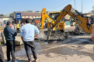 Bareilly: सैटेलाइट बस अड्डे के पास नाले में गिरे युवक का दूसरे दिन भी सुराग नहीं, शासन तक पहुंची गूंज