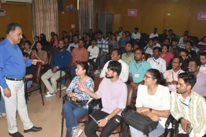 Bareilly: पत्रकारिता में सूत्र और तकनीक की अहम भूमिका, पार्थो कुनार ने छात्रों को बताईं मीडिया की चुनौतियां 