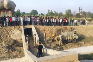 बदायूं: अंडरपास के नीचे मिला युवक का शव, सिर पर वार कर हत्या की आशंका