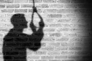 Moradabad : अध्यापक ने की फांसी लगाकर आत्महत्या, शव लटका देख निकलीं पत्नी की चीखें