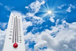 Uttrakhand: बदला मौसम का मिजाज...दिन में गर्मी और शाम को ठंड से कपकपी