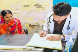 Moradabad: डॉक्टर की कमी तो कहीं सीमित संसाधनों में चिकित्सा व्यवस्था