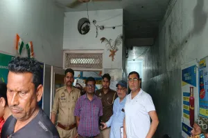 Moradabad: भावना गैस एजेंसी पर छापा, अनियमितताएं मिलने पर गोदाम सील