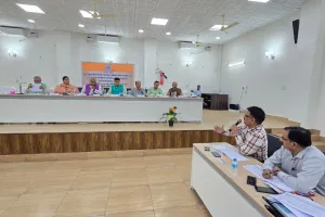 Bareilly : सांसद की चेतावनी...गर्मी में फाल्ट और लो-वोल्टेज की समस्या नहीं होगी बर्दाश्त  