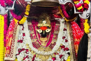 विंध्याचल नवरात्र मेला:  मिर्जापुर में श्रद्धालुओं की भीड़ बढ़ी, कड़ी सुरक्षा के बीच 23 लाख दर्शनार्थी पहुंचे माँ के धाम 