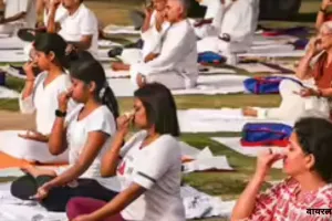  International Yoga Day : 100 दिन पहले 'योग महोत्सव' का आयोजन, विशेष अभियान के तहत आयुष मंत्रालय कराएगा आयोजित 
