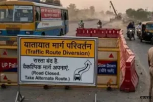  अलीगढ़ में मंदिर कमेटी और पुलिस आमने-सामने:  नए रूट से शोभायात्रा निकालने पर अड़े, नहीं मिली मंजूरी