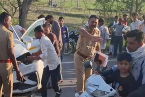 संभल : कार व टेंपो की टक्कर में चार की मौत, आठ घायल