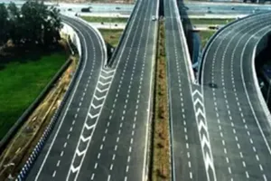 यूपी में एक्सप्रेसवे पर सफर करना हुआ महंगा,  नई टोल दरें लागू, जानिए कितनी ढीली होगी जेब?