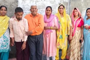 Rampur : 9 साल बाद मिला छह बहनों का इकलौता भाई