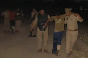 Rampur : थाना गंज पुलिस ने मुठभेड़ में दो गौकशी के आरोपी किए गिरफ्तार, पैर में लगी गोली