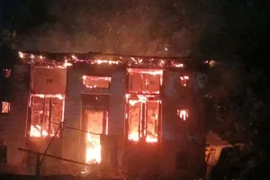 Uttrakhand: धमाके के साथ फटा सिलेंडर, मां-बेटे सहित चार झुलसे, गैस चूल्हा जलाने के लिए जलाई थी तीली