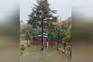 Uttrakhand: राज्य में पहाड़ से मैदान तक बारिश और बर्फबारी...चार धाम यात्रा की तैयारियों में खलल