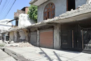 Bareilly: बुलडोजर का वार...फूट रहा अपनों का गुबार, माननीयों की चुप्पी पर भी भड़के लोग