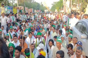 बाराबंकी : अनसुनी से भड़के किसान, नेशनल हाईवे किया जाम