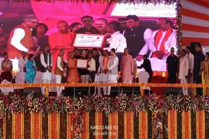 खीरी के चंदनचौकी पहुंचे मुख्यमंत्री सीएम योगी : कई परियोजनाओं का किया लोकार्पण व शिलान्यास, लाभार्थियों को सौंपी मकानों की चाबियां