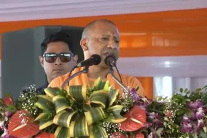 लखीमपुर खीरी को मुख्यमंत्री योगी ने दी बड़ी सौगात, कहा- थारू परिवारों को मिला भौमिक अधिकार