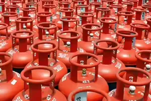 Uttrakhand: गैस संकट से महंगा हुआ खाना, नैनीताल में होटल-रेस्टोरेंट में 20% तक बढ़े दाम