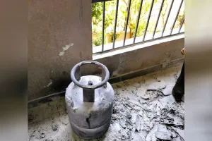 Moradabad:इंपीरियल ग्रीन्स सोसायटी की चौथी मंजिल पर लगी आग