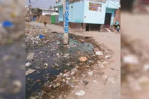 Moradabad सड़कों के गड्ढे बने जानलेवा, बेहतर व्यवस्था का दावा कागजों तक सीमित