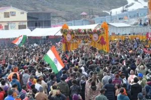 चारधाम यात्रा का धमाकेदार आगाजः 11 दिनों में पहुंची रिकॉर्डतोड़ भीड़, हाड़ कंपाती ठंड किए बाबा के दर्शन