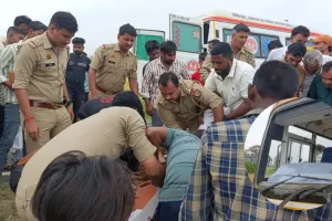 Muzaffarnagar News:  स्कूल बस और मोटर साइकिल में भीषण टक्कर, दो बच्चों समेत एक व्यक्ति की मौत, कई घायल