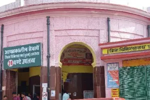 Ayodhya News: जिला अस्पताल के आधे परिसर में दो दिन से पानी नहीं, मरीज-तीमारदारों में मची हाय तौबा