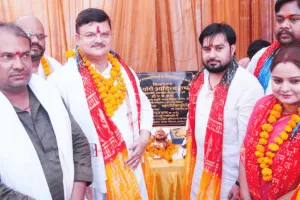 Ayodhya News: छोटी देवकाली तिराहे पर स्थापित होगी सिंदूर स्मृतिका, महापौर गिरीश पति त्रिपाठी ने स्मृतिका शिला पट का किया पूजन