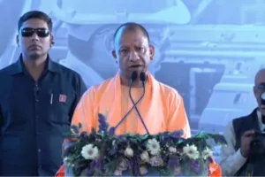  फैक्ट्रियों में बाहरी दखल बंद! CM योगी का सख्त संदेश, नोएडा हिंसा के दो दिन बाद दी चेतावनी