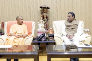 यूपी में चुनावी रणनीति पर मंथन तेज: मंत्रिमंडल विस्तार से लेकर बड़े बदलावों की तय हुई गणित, CM योगी से मुलाकात के बाद दिल्ली रवाना तावड़े 