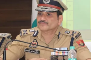 Varanasi News: वाराणसी पुलिस आयुक्त की सख्त कार्रवाई,  13 पुलिस अधिकारी निलंबित