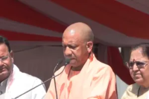 महिला आरक्षण मुद्दे पर सीएम योगी ने निकाली ‘जन आक्रोश महिला पद यात्रा’, कांग्रेस और SP को बताया महिला विरोधी