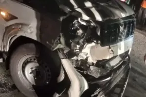 देवरिया में तेज रफ्तार कार की टक्कर से दो युवकों की मौत, शादी के कार्ड बांटकर लौट रहे थे घर