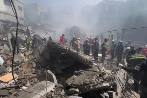 तेहरान में तबाही: रिहायशी इमारत पर हमले में 13 लोगों की मौत, शरीफ यूनिवर्सिटी क्षतिग्रस्त