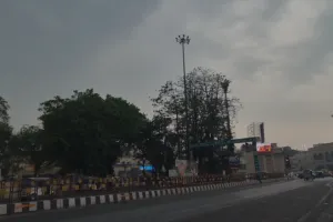 Lucknow Weather News: रिमझिम बारिश ने दी चिलचिलाती गर्मी से राहत, 50 जिलों में IMD ने जारी किया अलर्ट