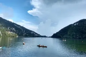 Uttrakhand: वीकेंड पर नैनीताल में पर्यटकों का सैलाब, पर्यटन स्थल रहे गुलजार