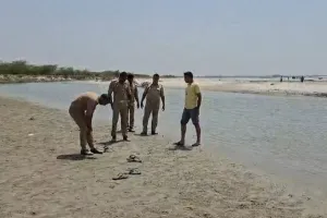UP: गंगा स्नान के दौरान खनन ठेकेदार का मुंशी डूबा, नहीं लगा सुराग