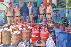 Uttrakhand: रामनगर में अवैध गैस रिफिलिंग का भंडाफोड़, दो को किया गिरफ्तार