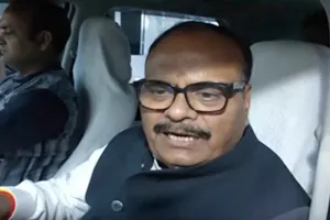 अखिलेश यादव के तीखे तंज पर ब्रजेश पाठक का पलटवार, कहा- 'विदेश में पढ़ने वाले को भारतीय भाषा से क्या मतलब'